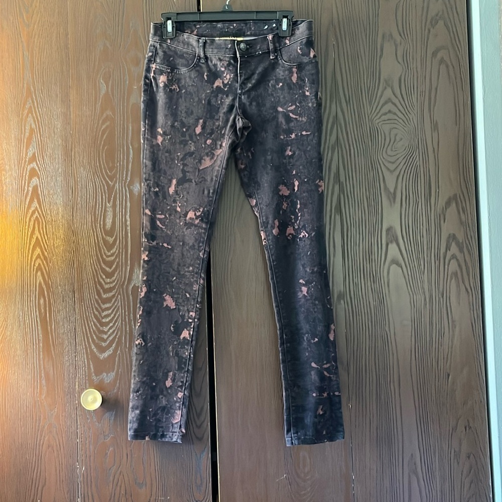 Princess Vera Wang black skinny jeans with rose blotches. Size 1